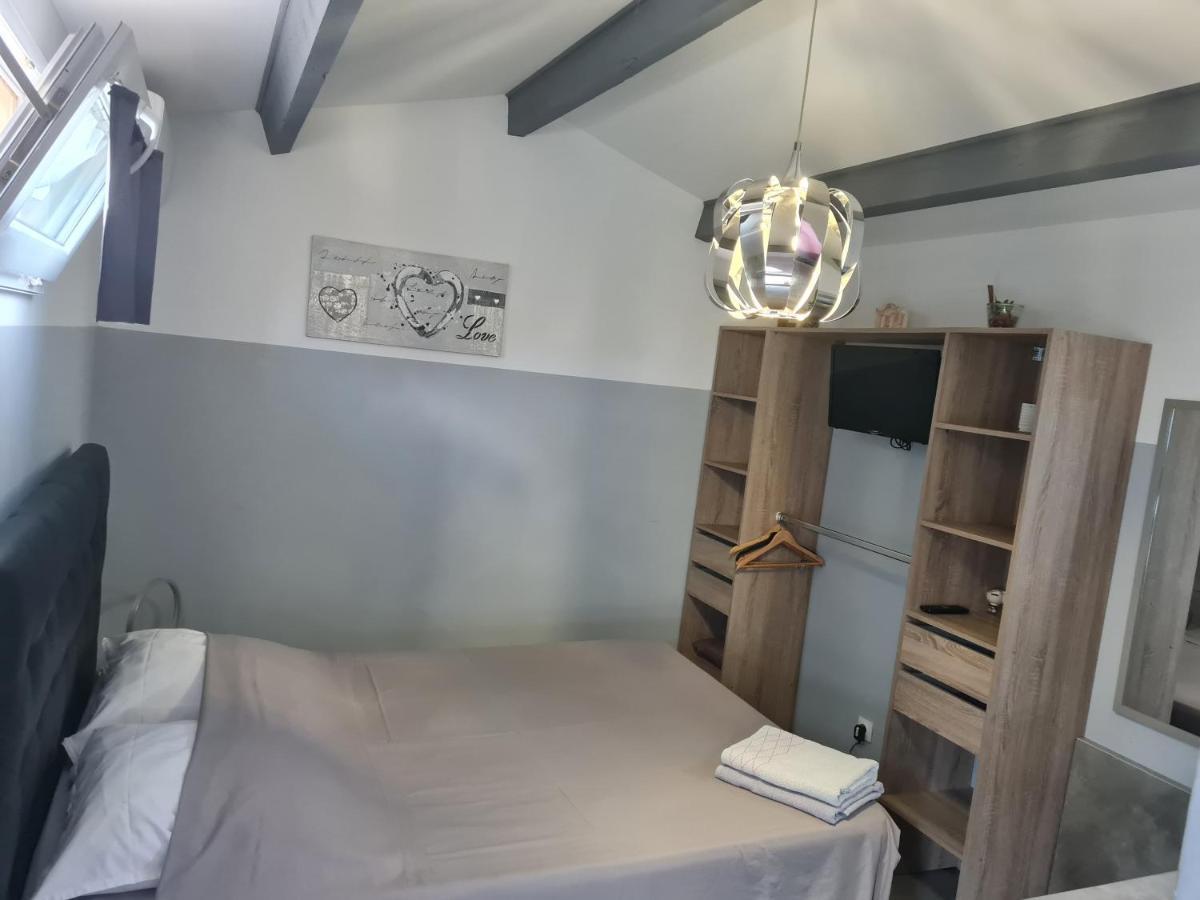 Chambre Cosy Avec Terrasse Apartment Арл Екстериор снимка