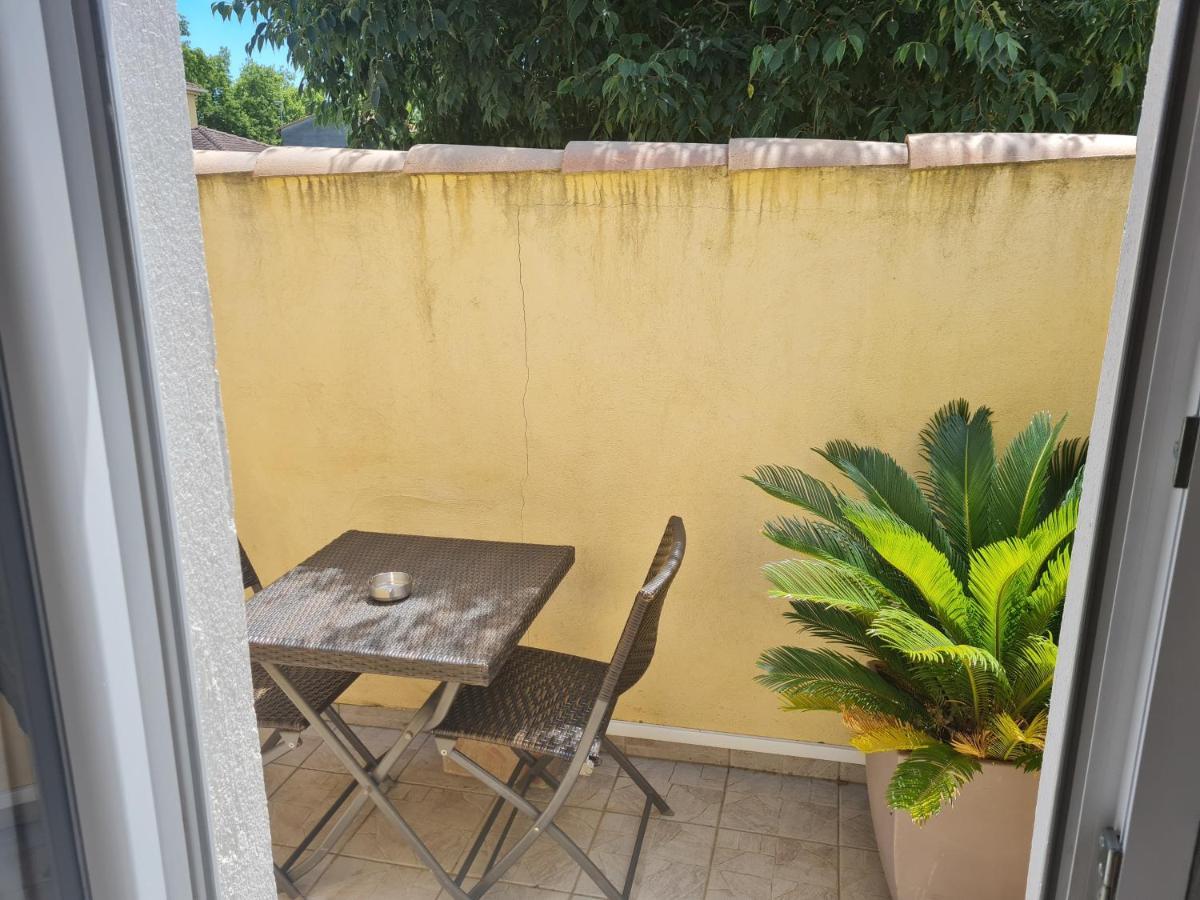 Chambre Cosy Avec Terrasse Apartment Арл Екстериор снимка